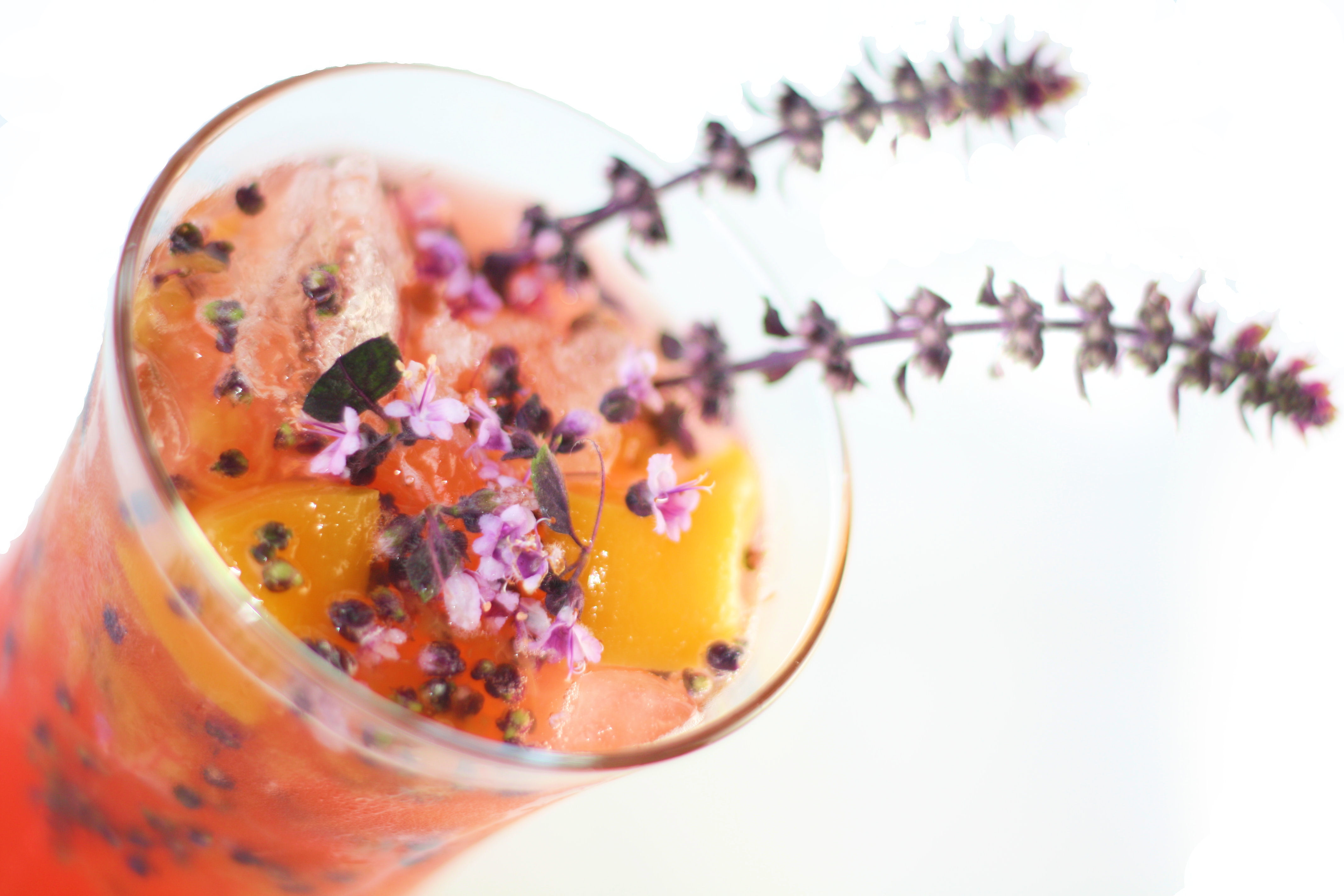Exciting Cocktails with Edible Flowers!